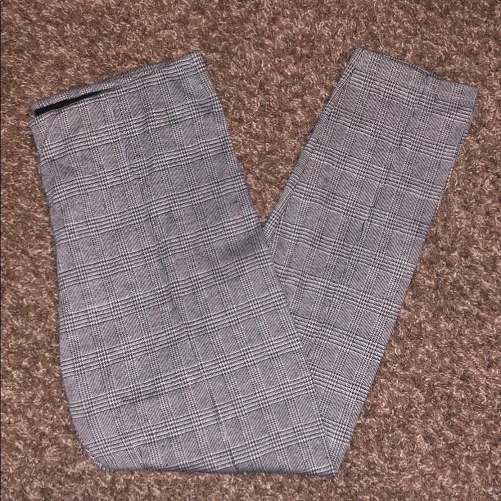 Stretchy mid rise black and white pants